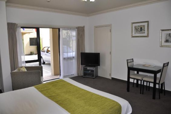 Deluxe Studio - living area