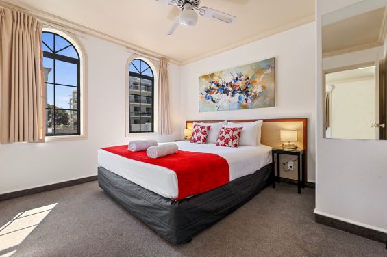 One Bedroom Suite - Deluxe - king-size bed